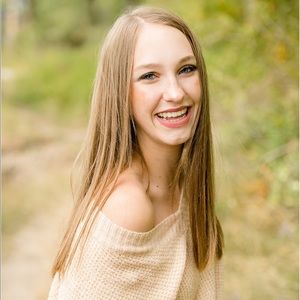 Meet your Posher, Lola